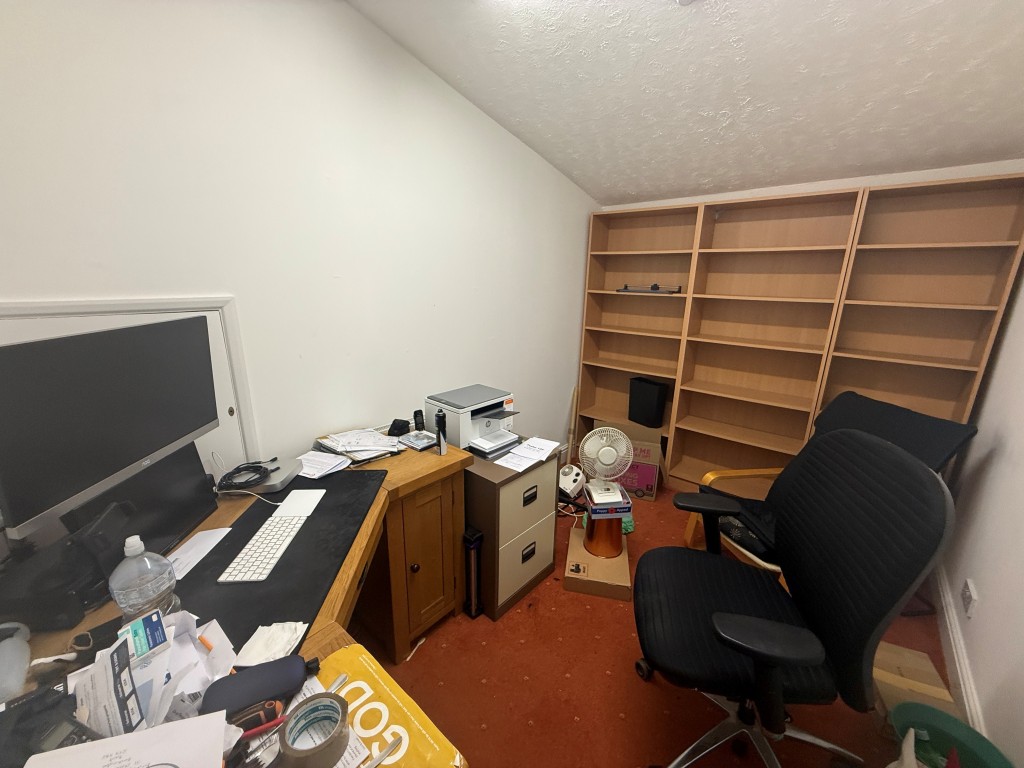 Lot: 59 - FORMER BAPTIST CHURCH WITH POTENTIAL - Office 2